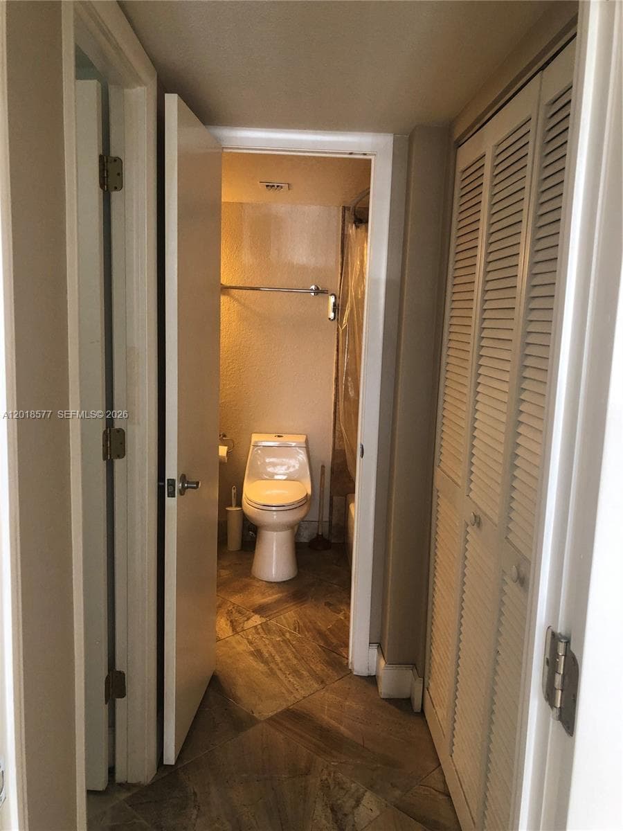 9350 Fontainebleau Blvd # 204, Miami FL 33172 — 8