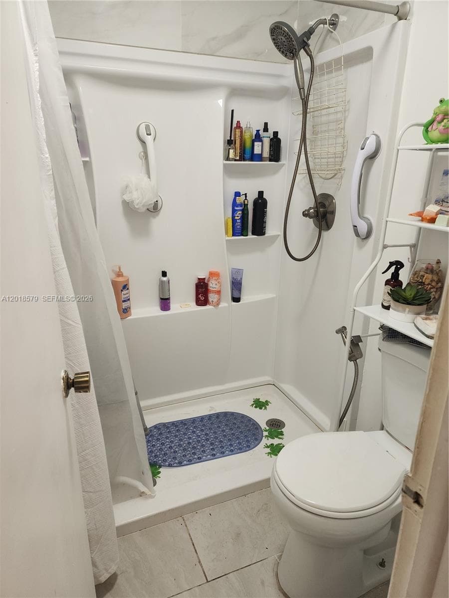 6095 W 19th Ave # 205, Hialeah FL 33012 — 29