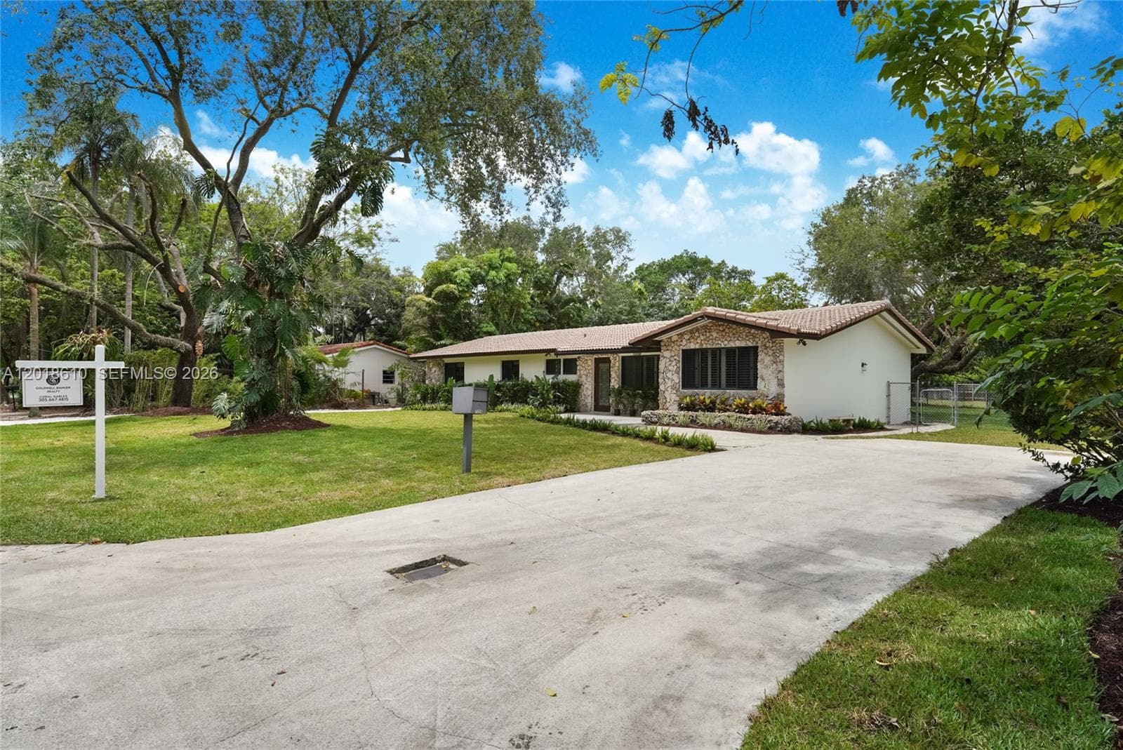 7220 SW 69th Ct, Miami FL 33143 — 32