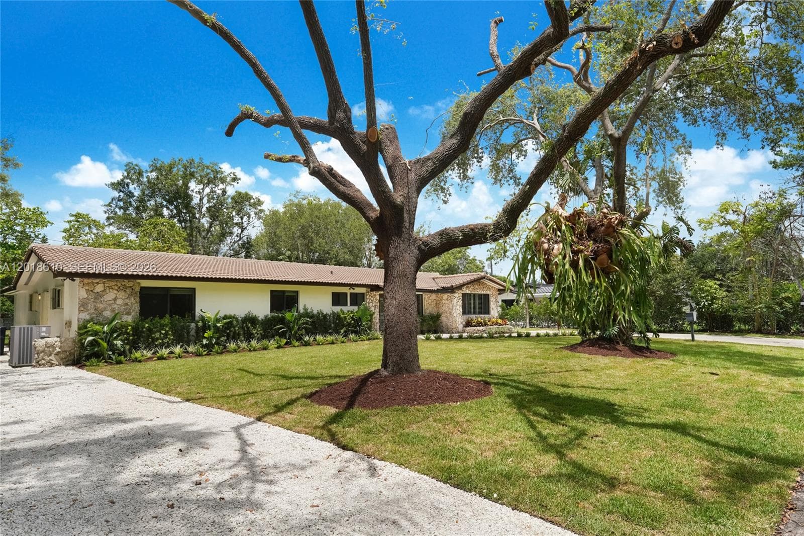 7220 SW 69th Ct, Miami FL 33143 — 33