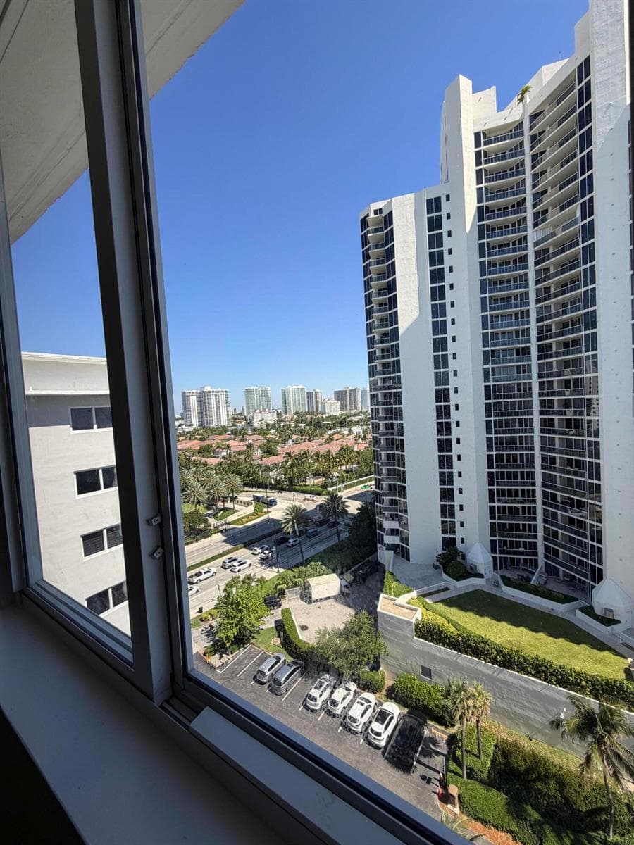 19201 Collins Avenue # 1122, Sunny Isles Beach FL 33160 — 19