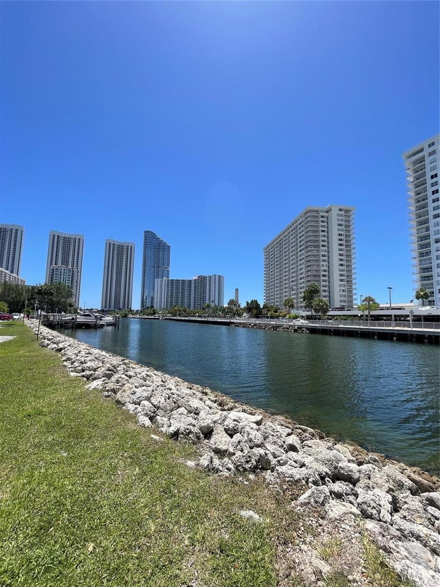 400 Kings Point Drive # 1027, Sunny Isles Beach FL 33160 — 42
