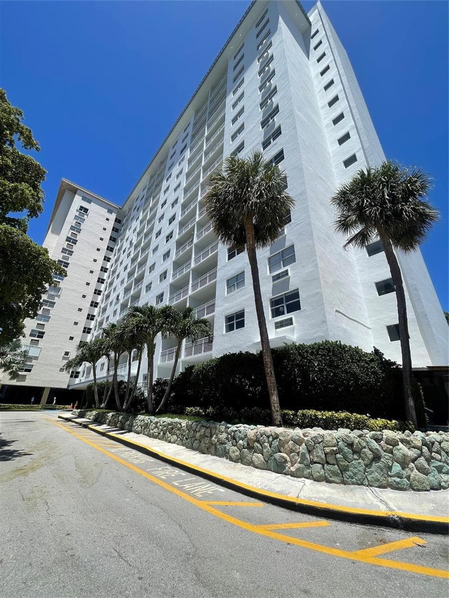 400 Kings Point Drive # 1027, Sunny Isles Beach FL 33160 — 46