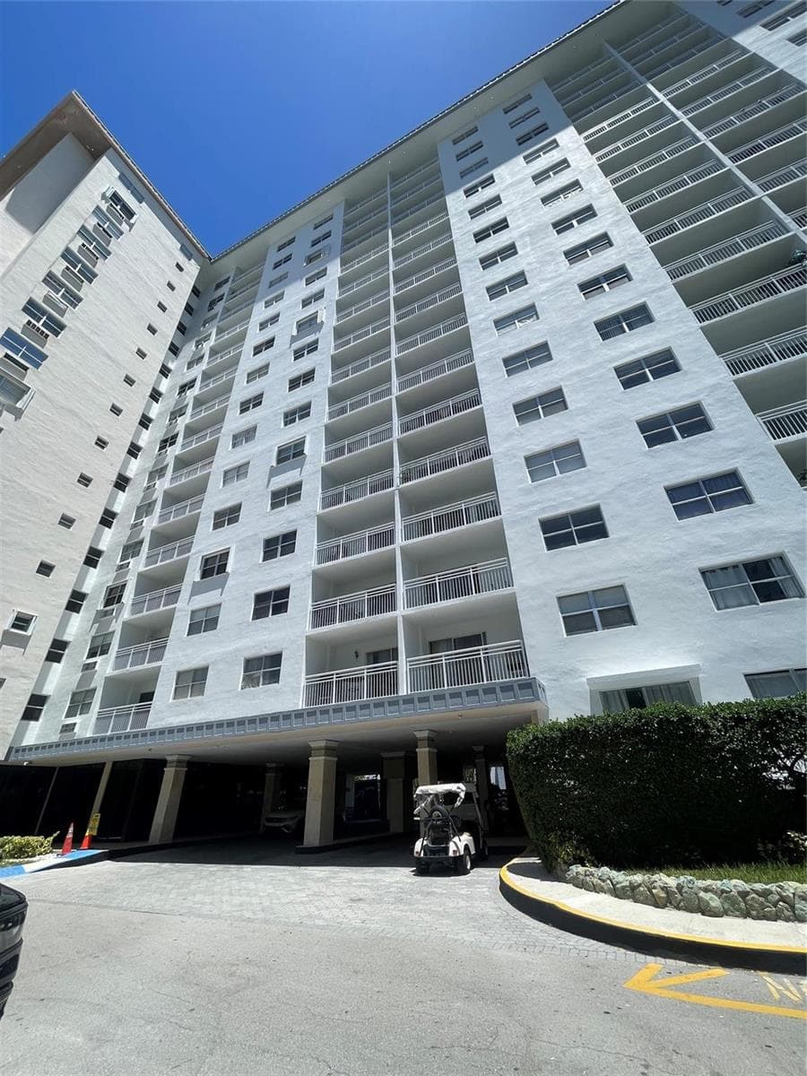 400 Kings Point Drive # 1027, Sunny Isles Beach FL 33160 — 47