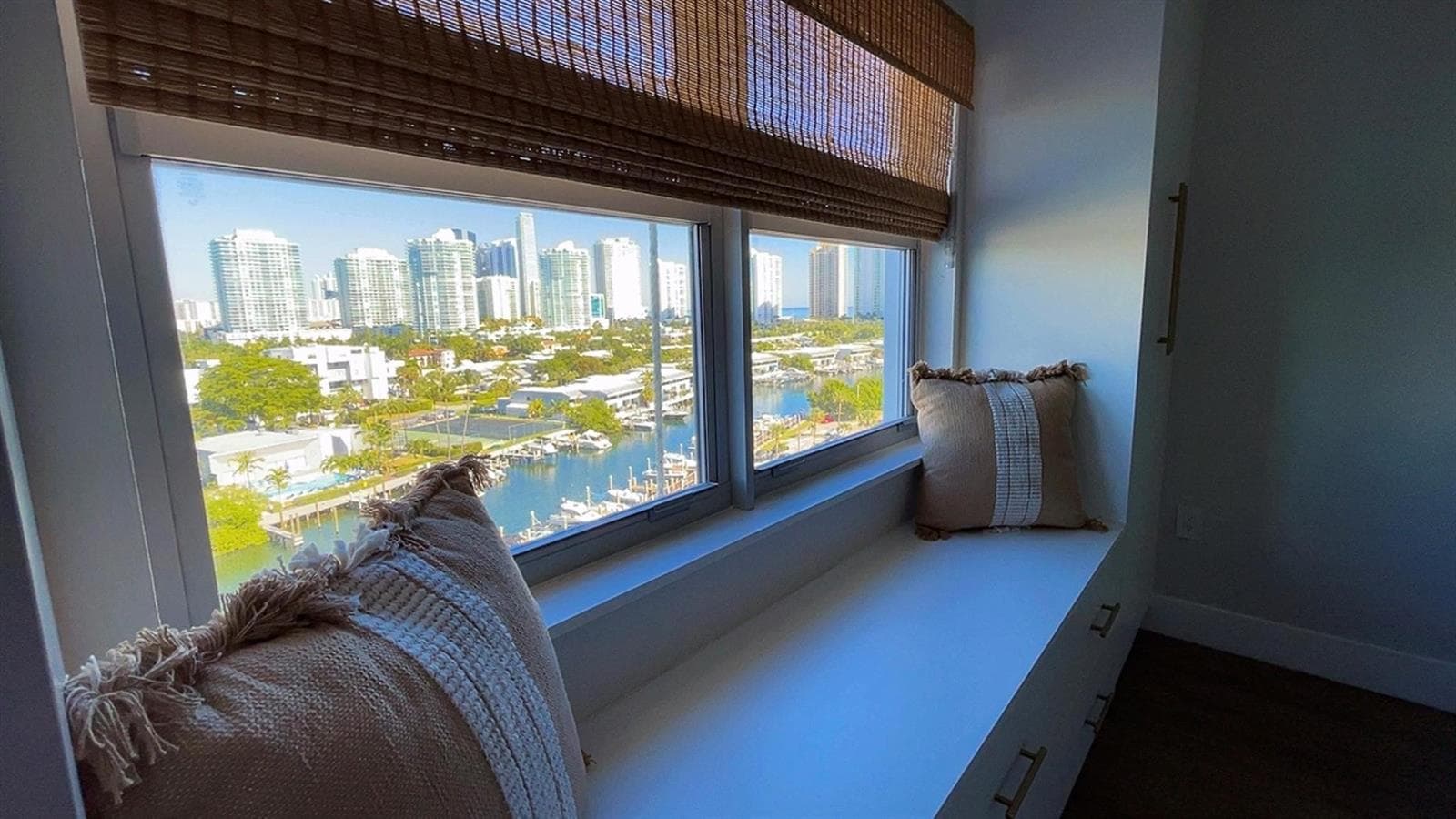 400 Kings Point Drive # 1027, Sunny Isles Beach FL 33160 — 33