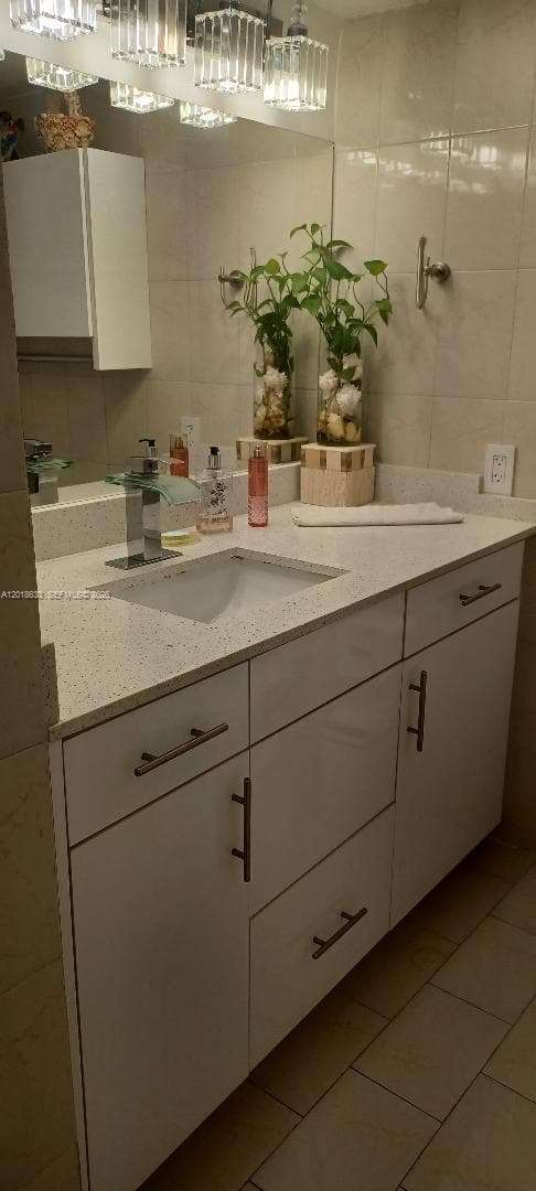 1801 S Treasure Dr # 222, North Bay Village FL 33141 — 39