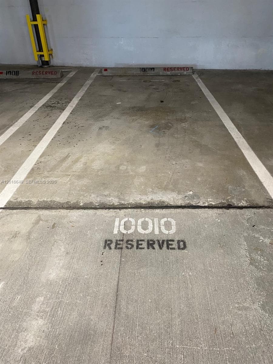 900 Biscayne Blvd # 3207, Miami FL 33132 — 36