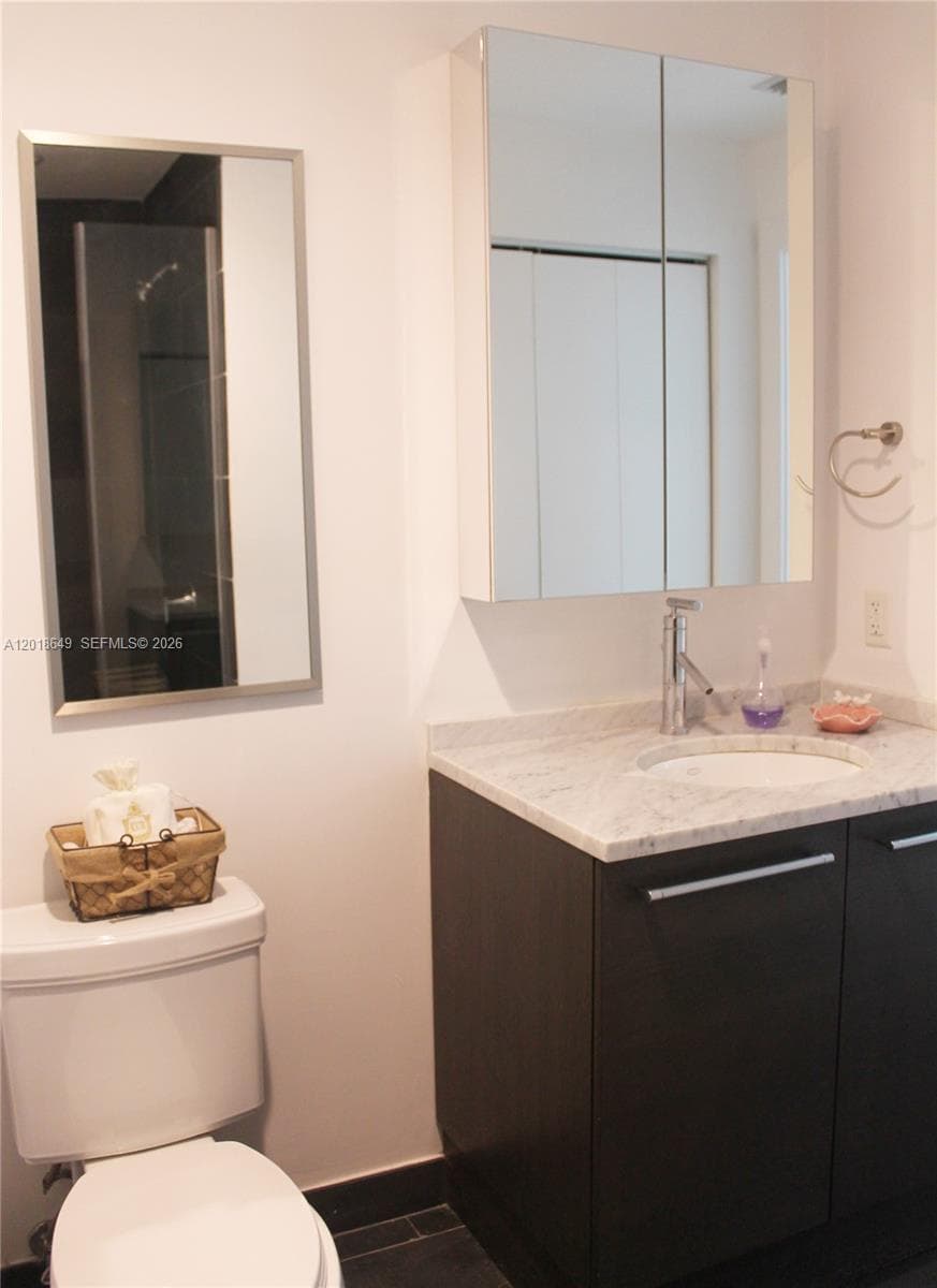 900 Biscayne Blvd # 3207, Miami FL 33132 — 32