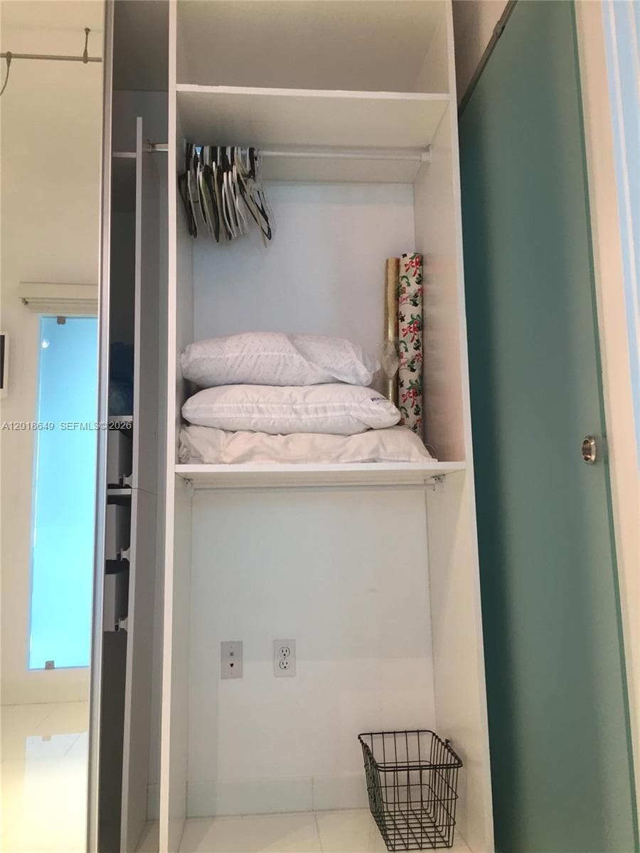 900 Biscayne Blvd # 3207, Miami FL 33132 — 28