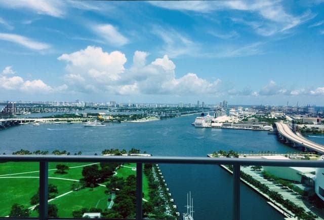 900 Biscayne Blvd # 3207, Miami FL 33132 — 34
