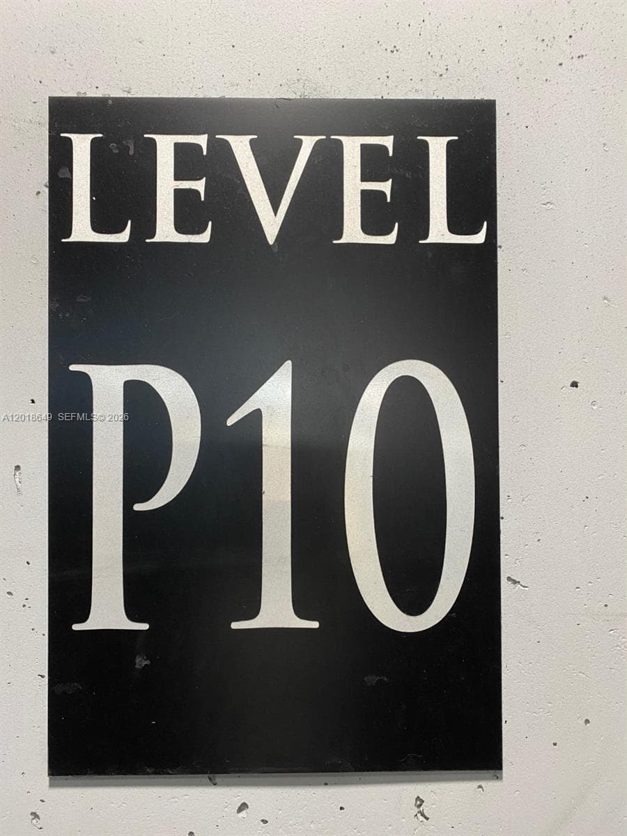 900 Biscayne Blvd # 3207, Miami FL 33132 — 38