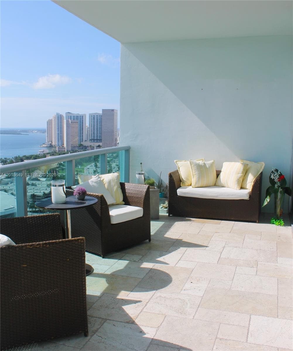 900 Biscayne Blvd # 3207, Miami FL 33132 — 35