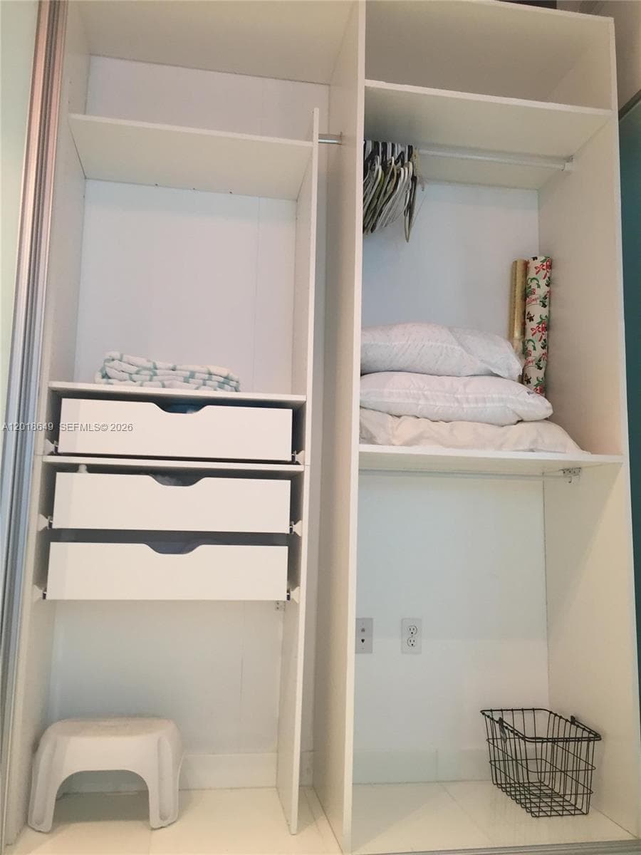 900 Biscayne Blvd # 3207, Miami FL 33132 — 29