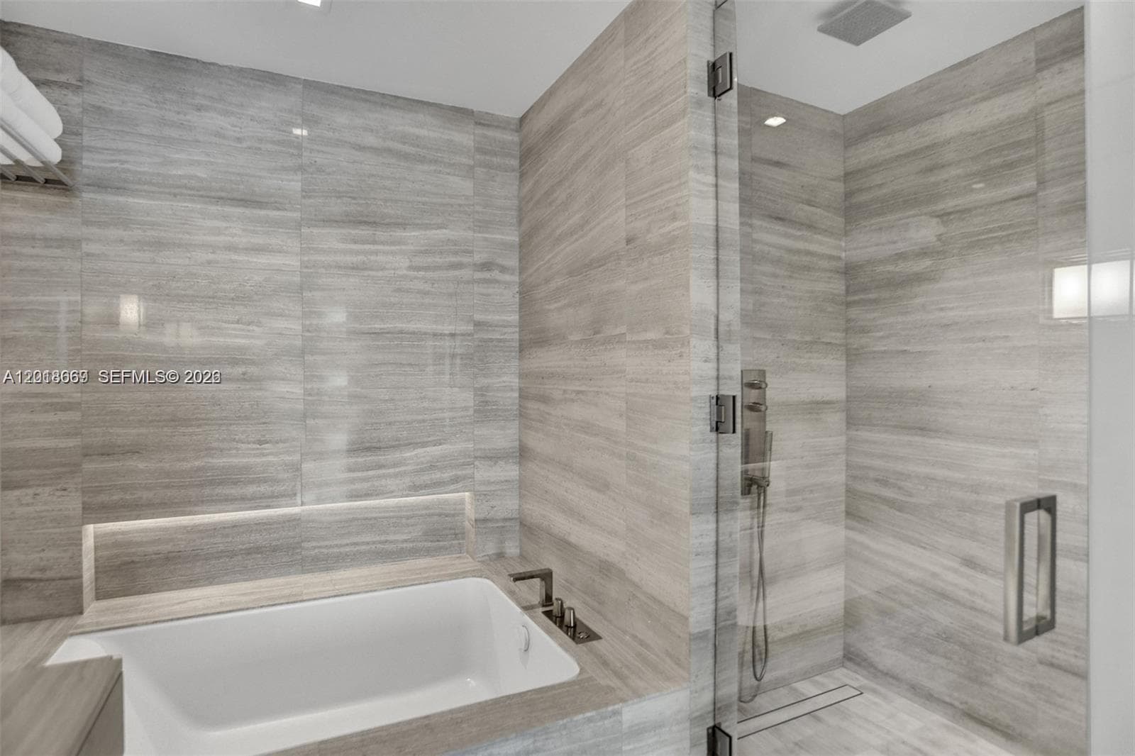 18975 Collins Ave # 2204, Sunny Isles Beach FL 33160 — 22