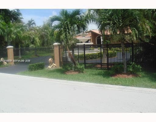 12425 SW 43rd St, Miami FL 33175 — 3