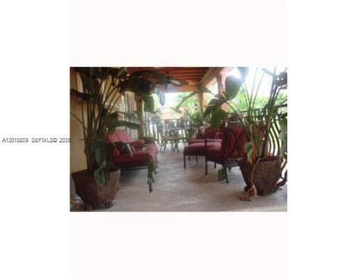 12425 SW 43rd St, Miami FL 33175 — 8