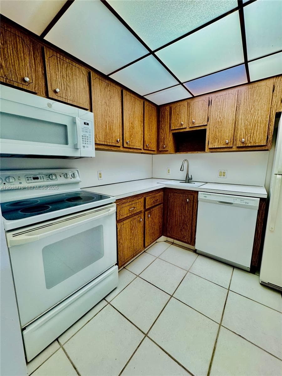 3675 N Country Club Dr # 2005, Aventura FL 33180 — 10