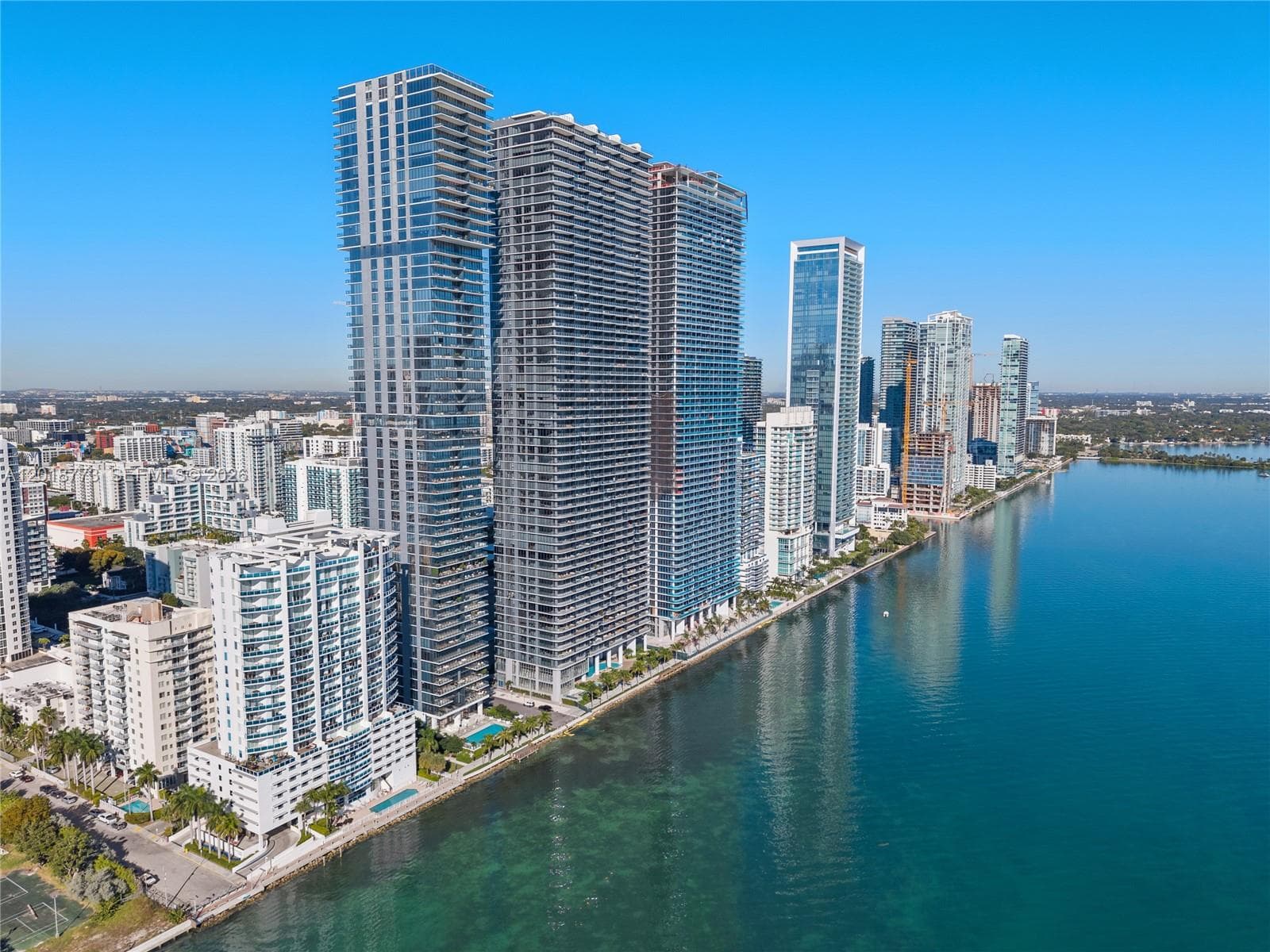 700 NE 24th St # 5206, Miami FL 33137 — 33