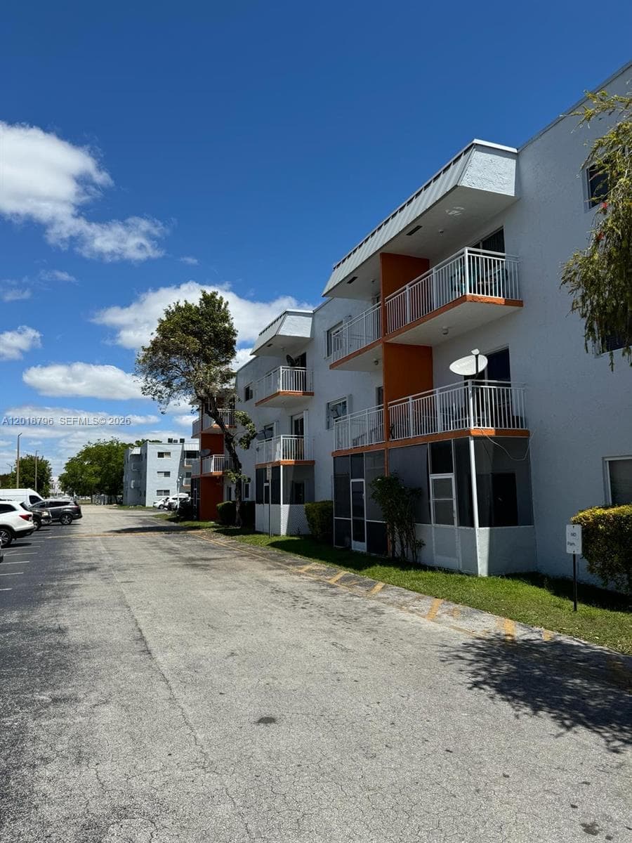 11307 SW 200th St # B, Miami FL 33157 — 13