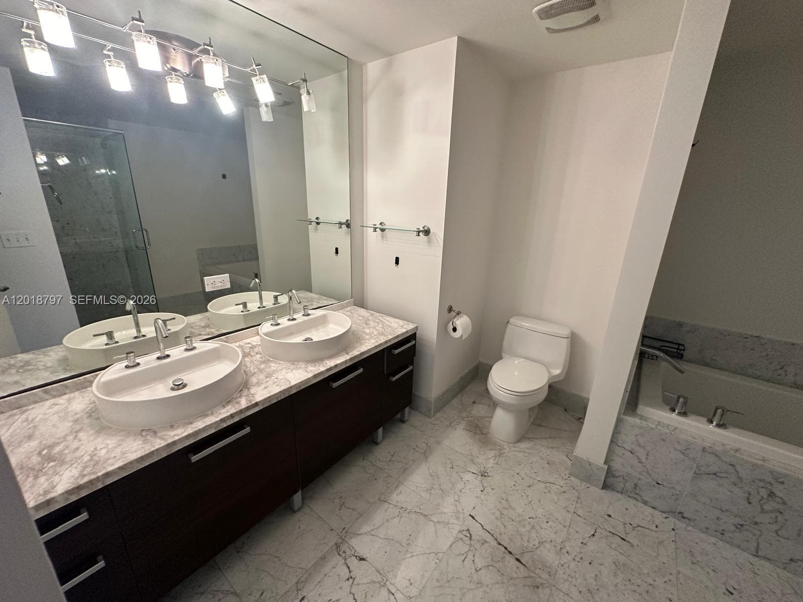 244 Biscayne Blvd # 1910, Miami FL 33132 — 12