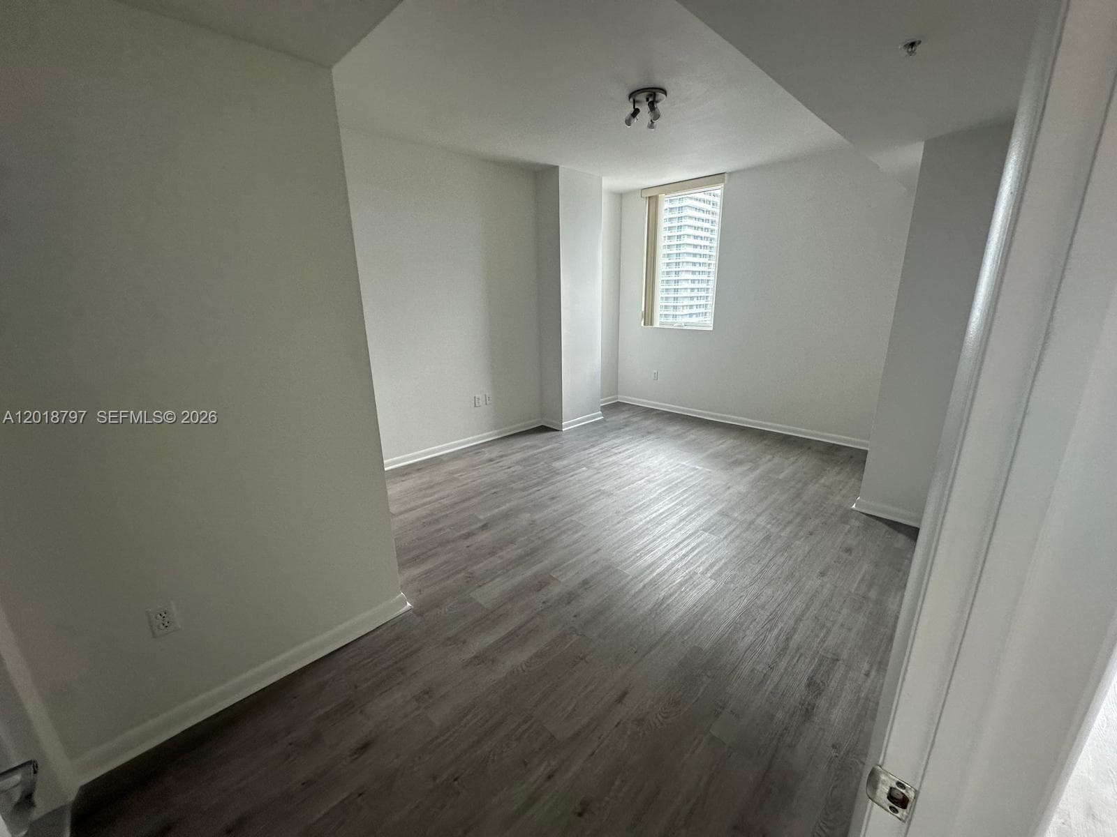 244 Biscayne Blvd # 1910, Miami FL 33132 — 14