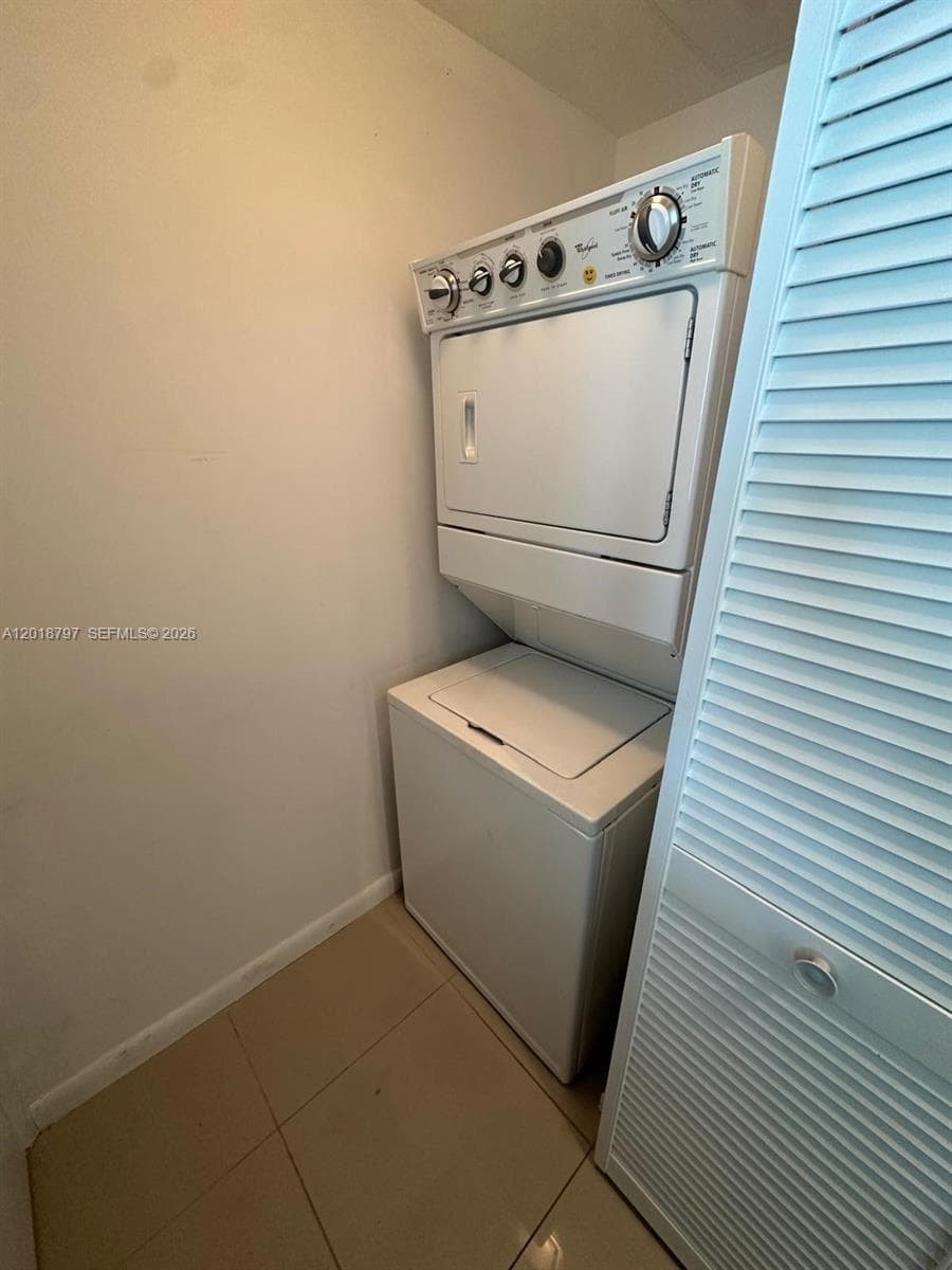 244 Biscayne Blvd # 1910, Miami FL 33132 — 11