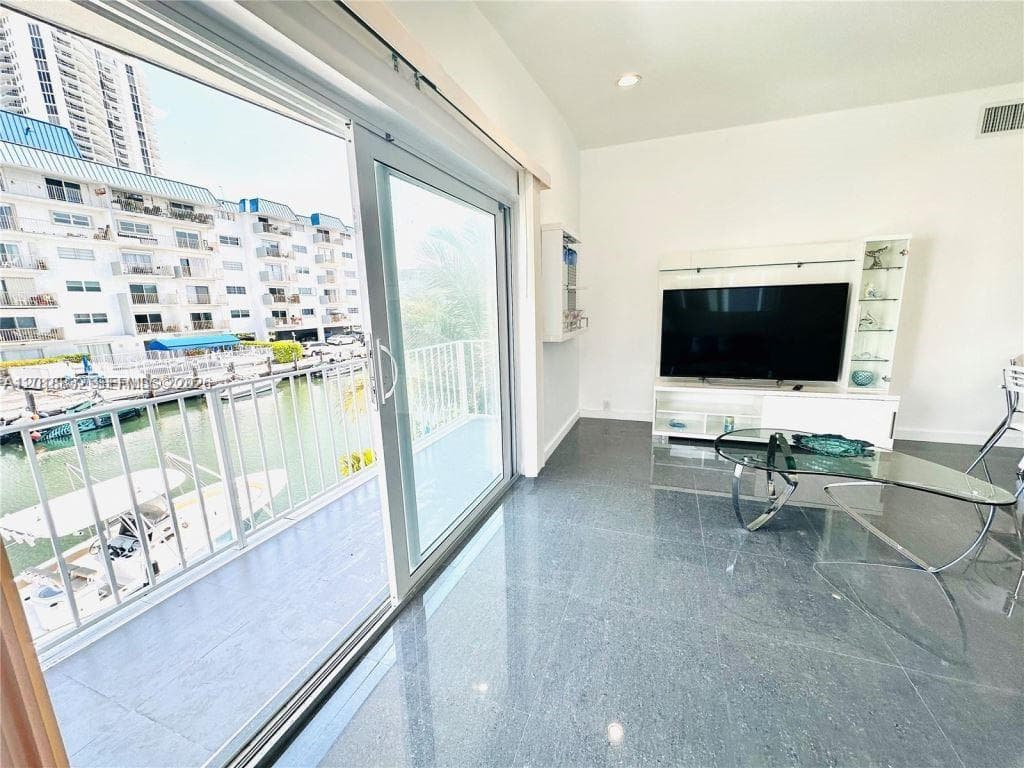 3751 NE 170th St # 4, North Miami Beach FL 33160 — 2