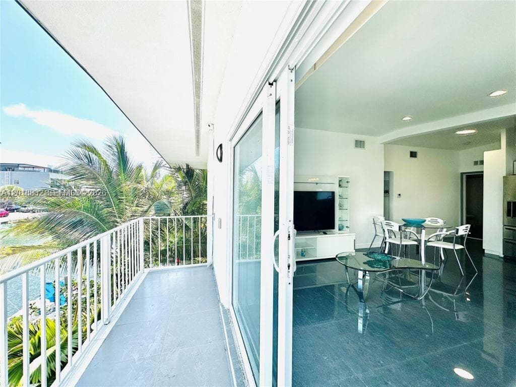 3751 NE 170th St # 4, North Miami Beach FL 33160 — 1