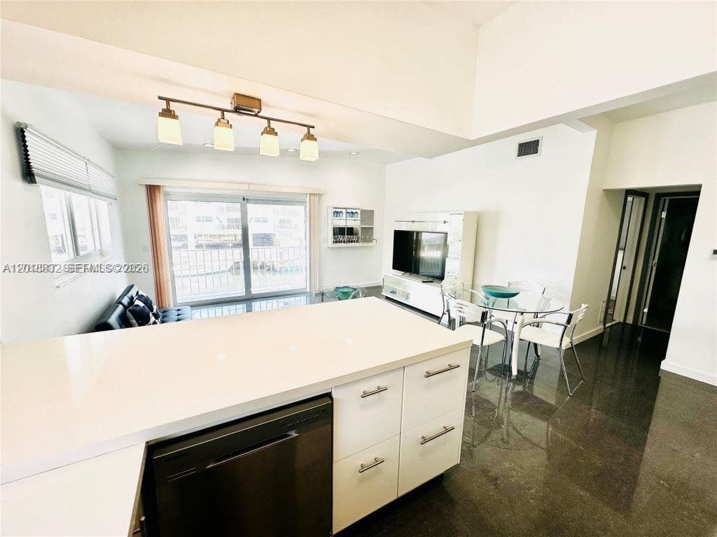 3751 NE 170th St # 4, North Miami Beach FL 33160 — 9