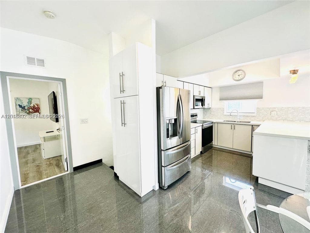3751 NE 170th St # 4, North Miami Beach FL 33160 — 10