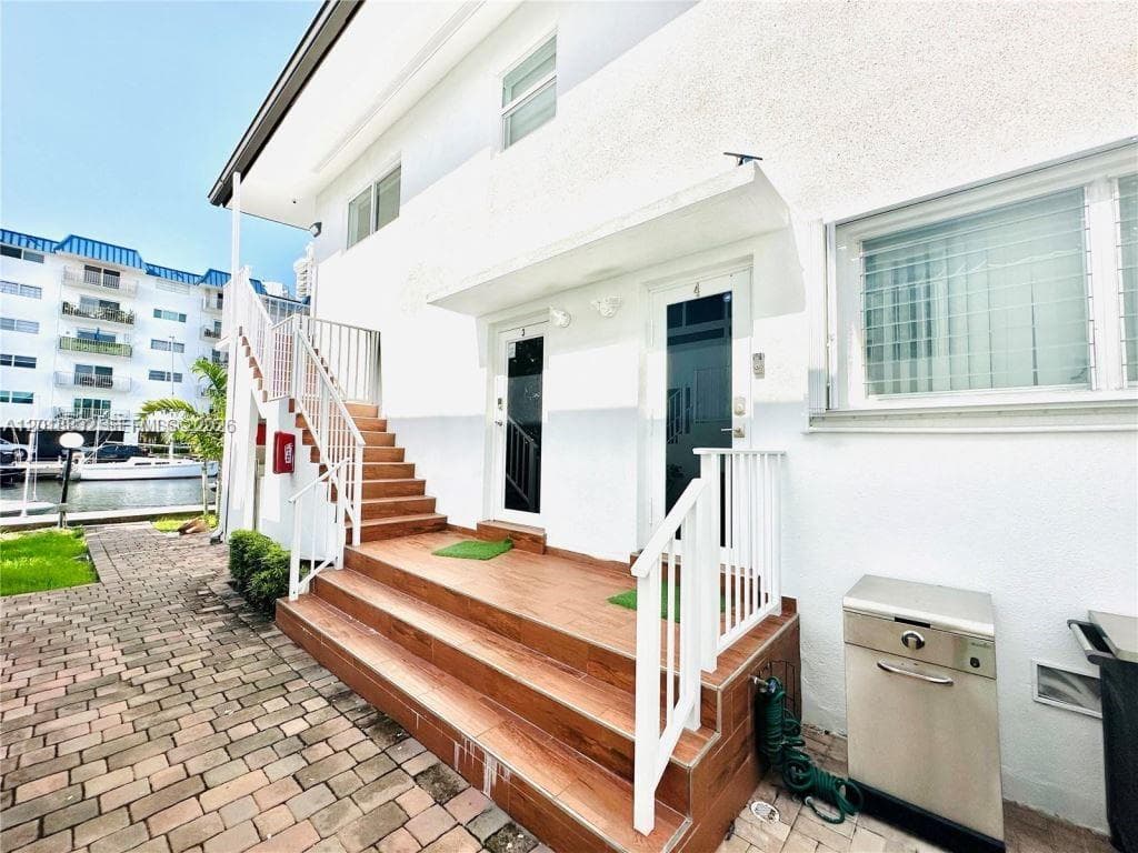 3751 NE 170th St # 4, North Miami Beach FL 33160 — 25