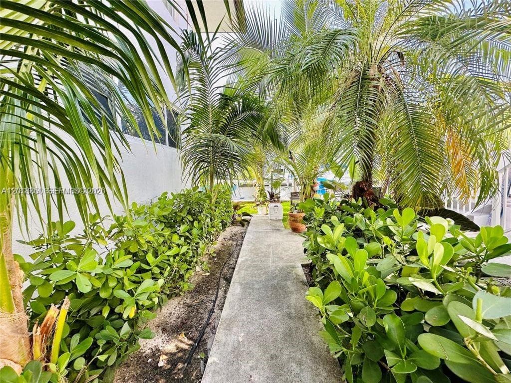3751 NE 170th St # 2, North Miami Beach FL 33160 — 17