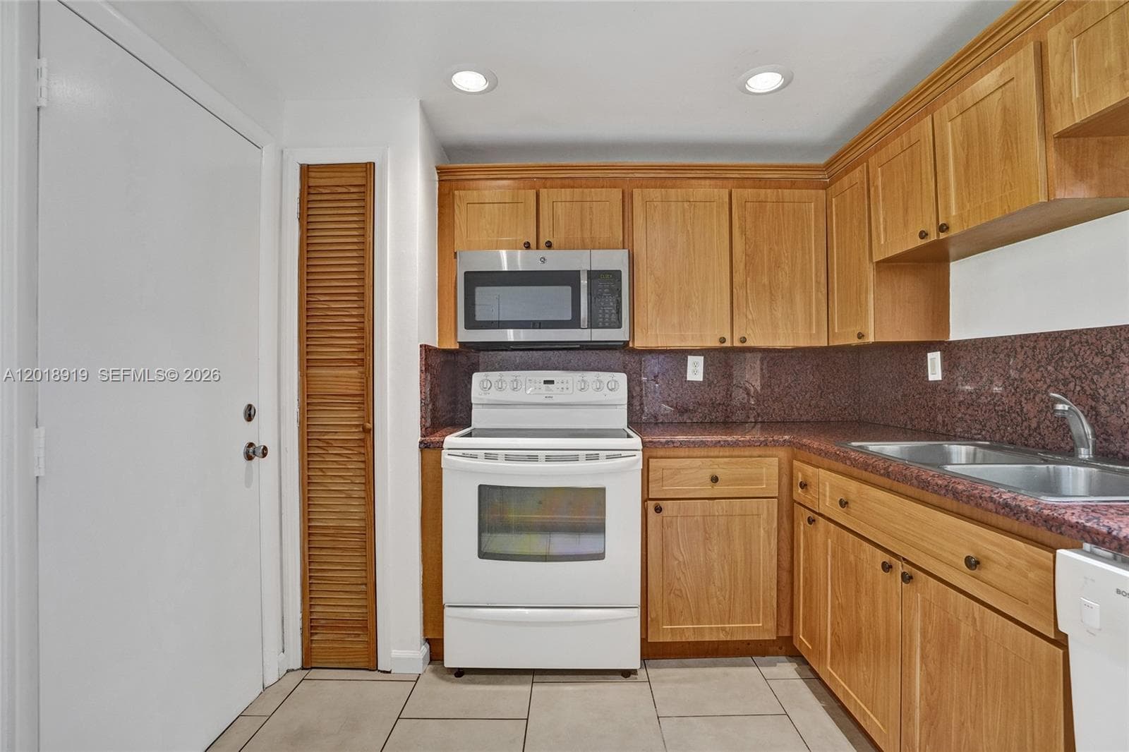 1601 NE 191 ST # B112, Miami FL 33179 — 4