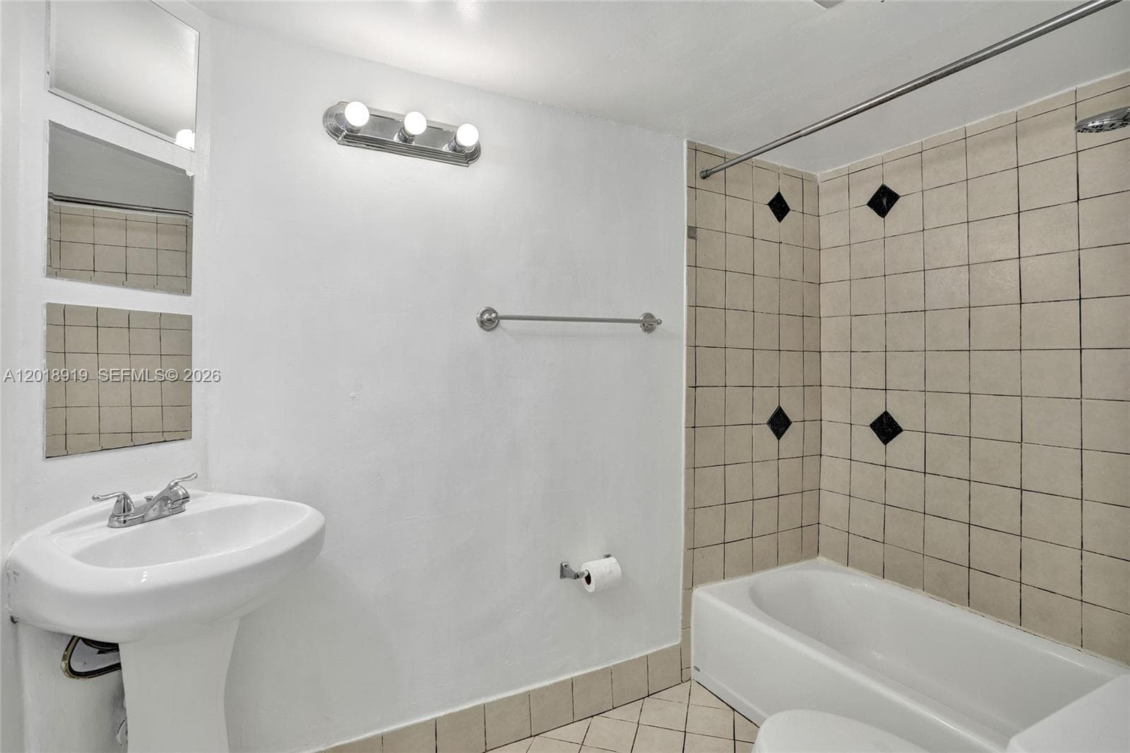 1601 NE 191 ST # B112, Miami FL 33179 — 25