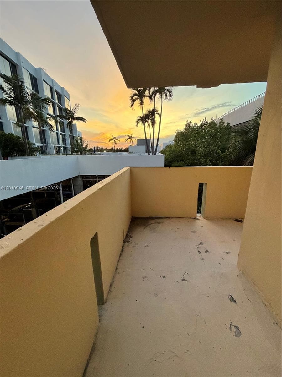 2924 Collins Ave # 404, Miami Beach FL 33140 — 11