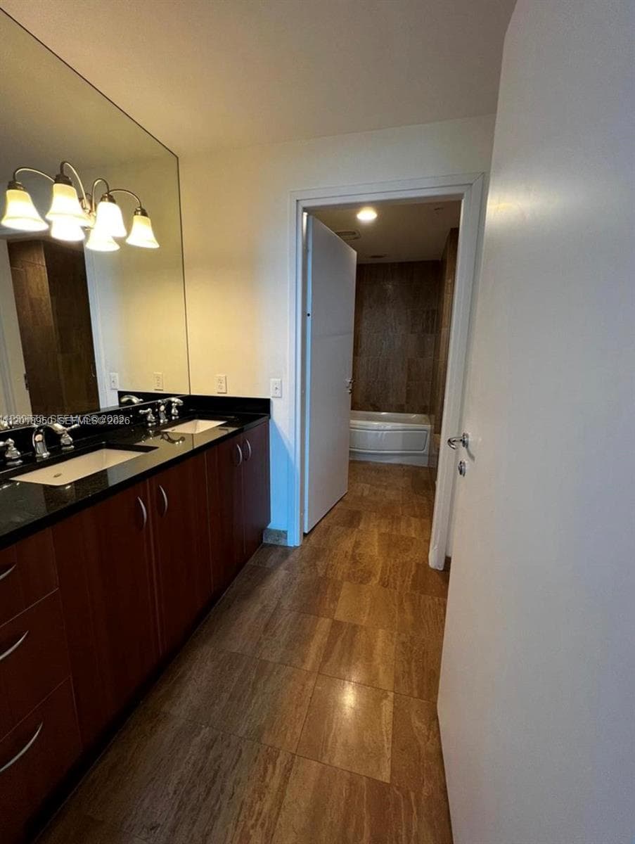 300 S Biscayne Blvd # 1606, Miami FL 33131 — 16