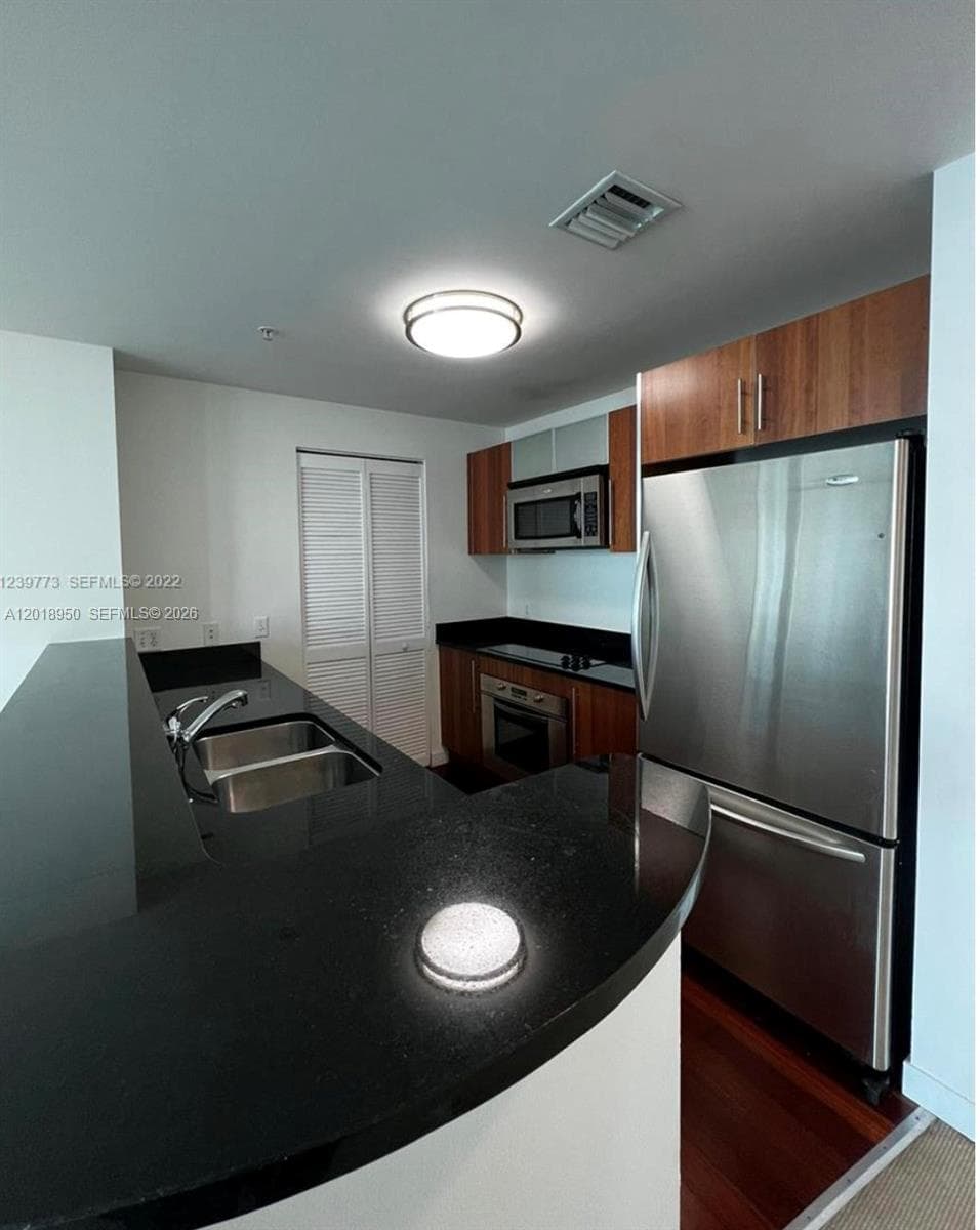 300 S Biscayne Blvd # 1606, Miami FL 33131 — 3