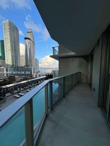 77 SE 5th St # 1605, Miami FL 33131 — 3