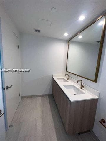 77 SE 5th St # 1605, Miami FL 33131 — 10