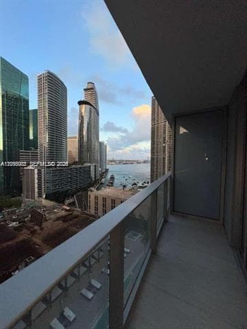 77 SE 5th St # 2004, Miami FL 33131 — 2