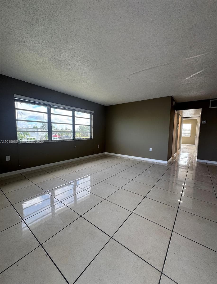 65 NE 202nd Ter # Q33, Miami Gardens FL 33179 — 2