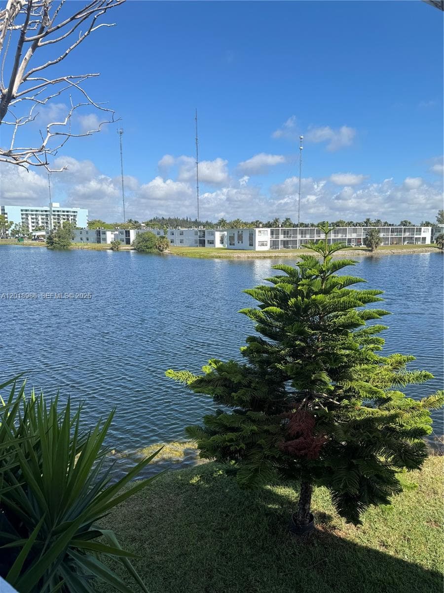 65 NE 202nd Ter # Q33, Miami Gardens FL 33179 — 1