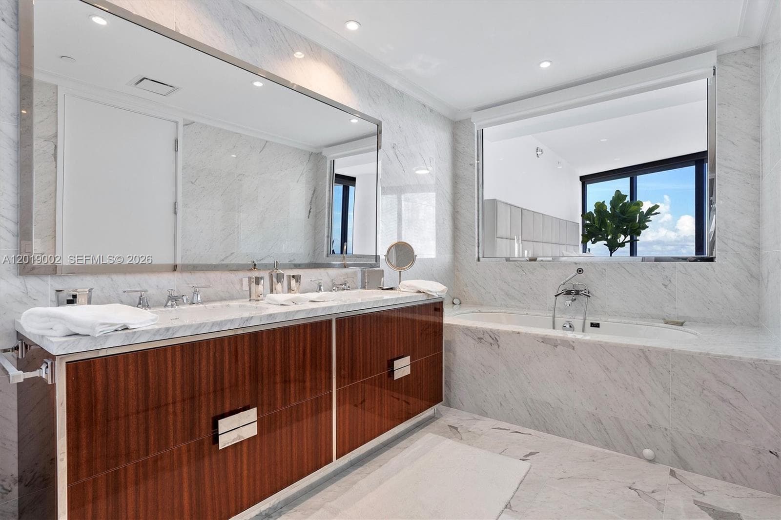 15701 Collins Ave # 3605, Sunny Isles Beach FL 33160 — 33