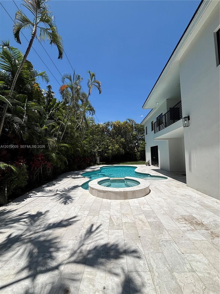 6220 SW 144th St, Coral Gables FL 33158 — 33