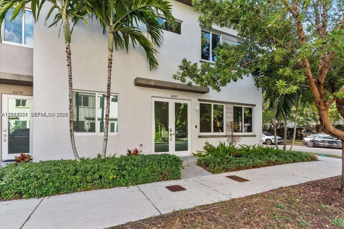 6680 NW 102nd Path, Doral FL 33178 — 36