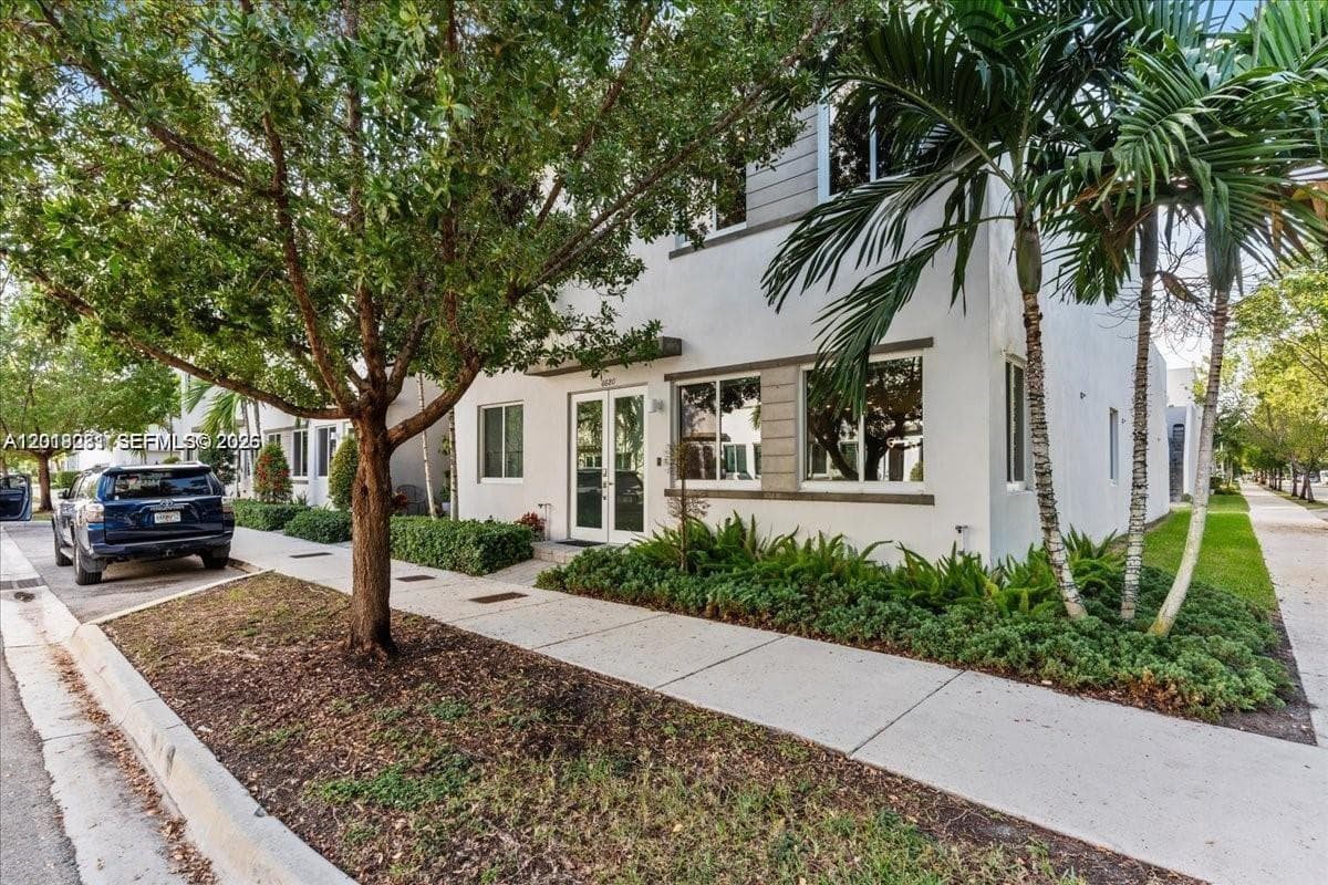 6680 NW 102nd Path, Doral FL 33178 — 1