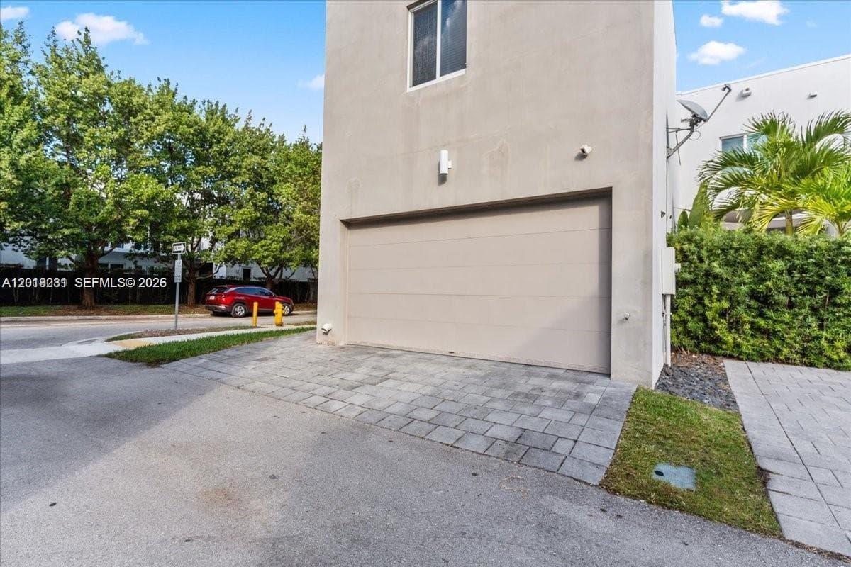 6680 NW 102nd Path, Doral FL 33178 — 38