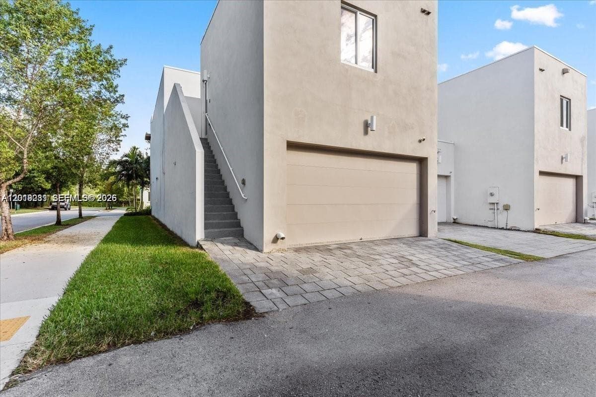 6680 NW 102nd Path, Doral FL 33178 — 37