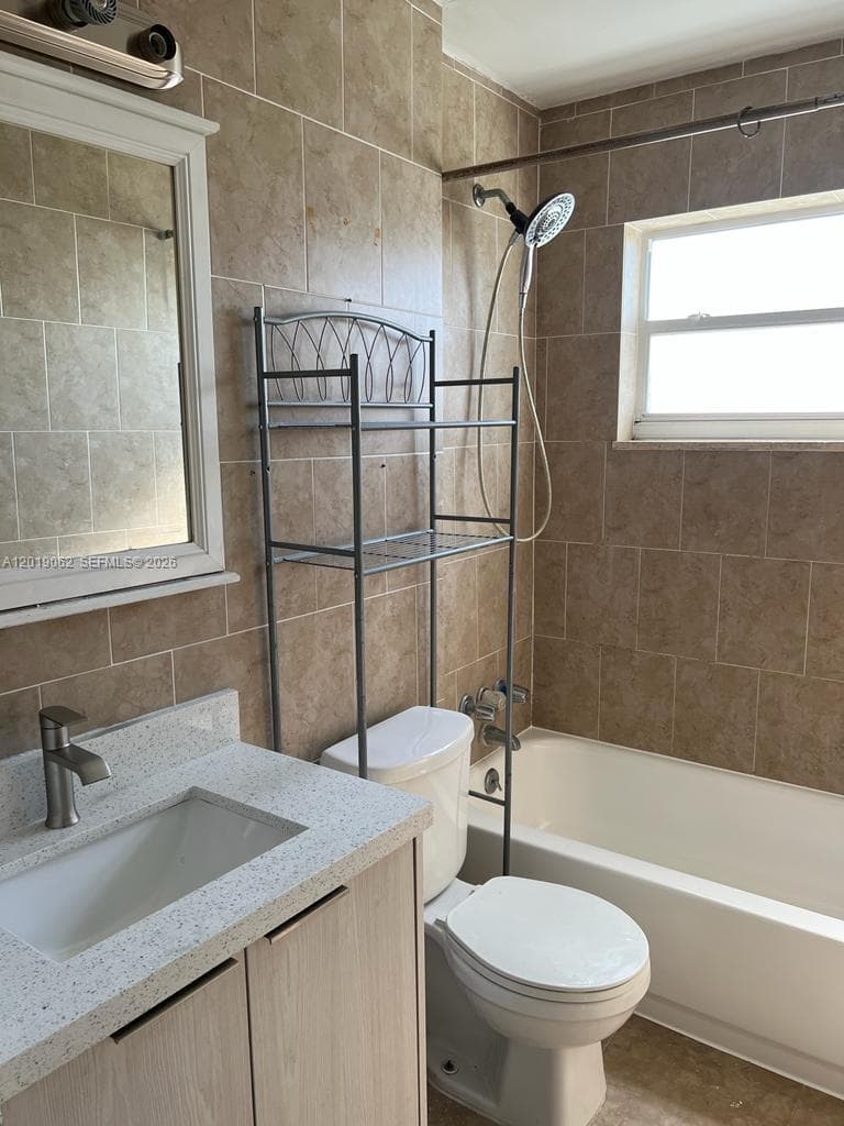 7820 NE Bayshore Ct # 209, Miami FL 33138 — 8