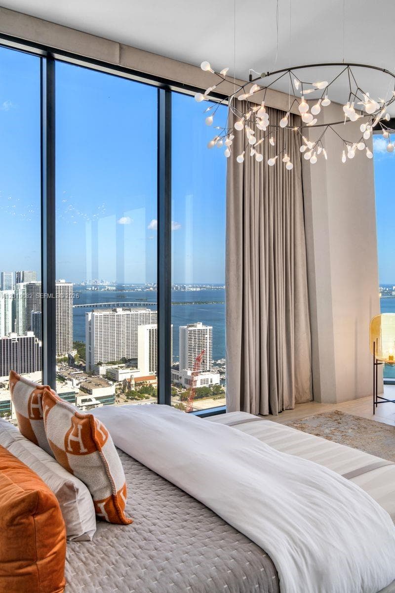 1000 Biscayne Blvd # 5101, Miami FL 33132 — 57